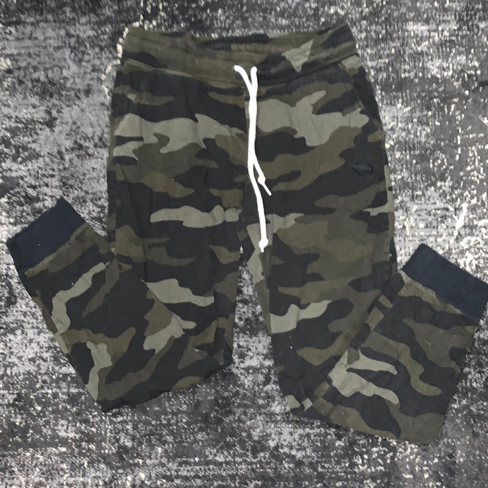 Victoria’s Secret PINK Green Camouflaged Light Lounge Pants Women’s Size Medium